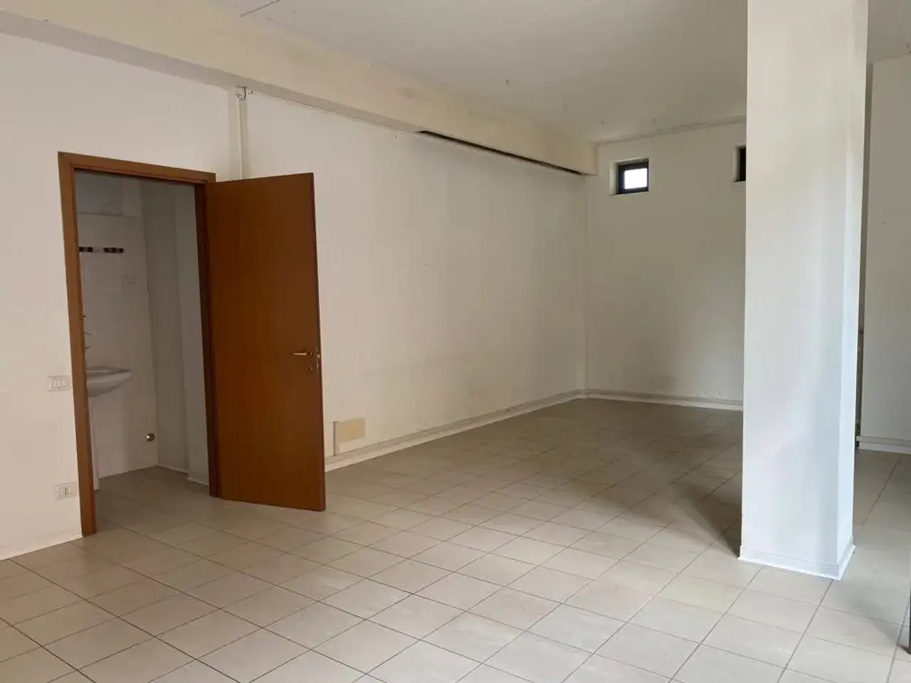 Negozio in Via II Giugno, 33/a, Certaldo, Firenze, Certaldo, {3} - Foto 2