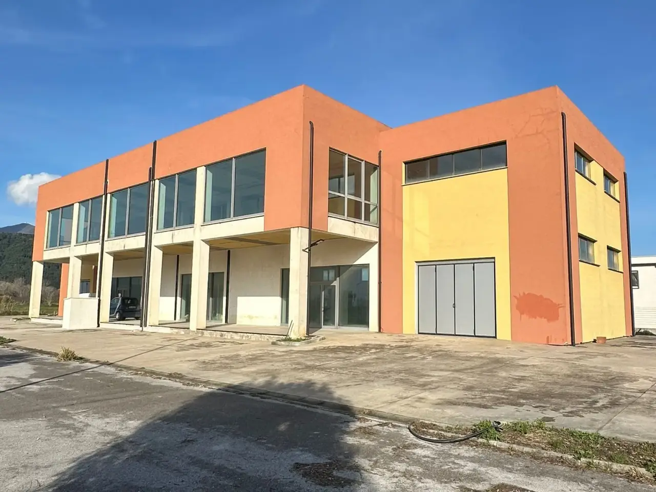 Negozio in Via Fiei Snc, Castelnuovo Cilento, {3} - Foto 1