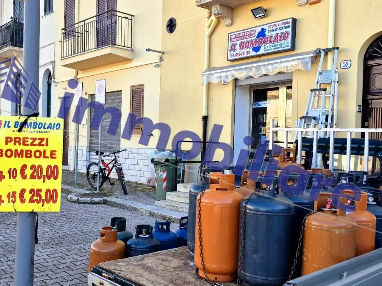 Locale commerciale in Piazza della Repubblica 61, Alcamo, Alcamo, {3} - Foto 2