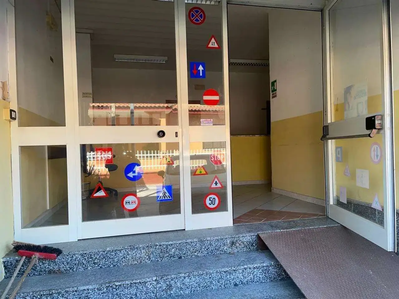 Magazzino in Via Napoli, Cancello Ed Arnone, {3} - Foto 2