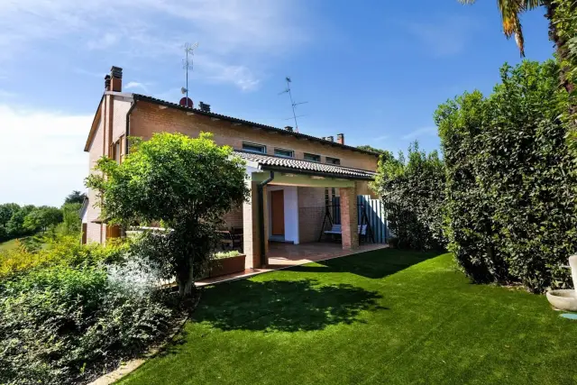 Villa in Via Pellizzara 16, Castel San Pietro Terme - Foto 1