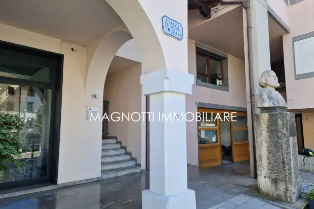 Negozio in {3}, Piazza Giuseppe Garibaldi - Foto 1