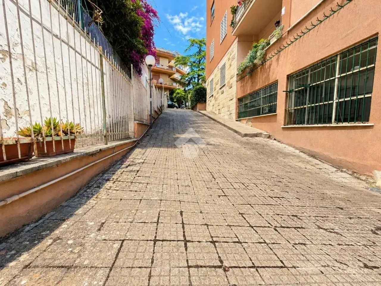 Negozio in Via del Casale Giuliani 57, Roma, {3} - Foto 2